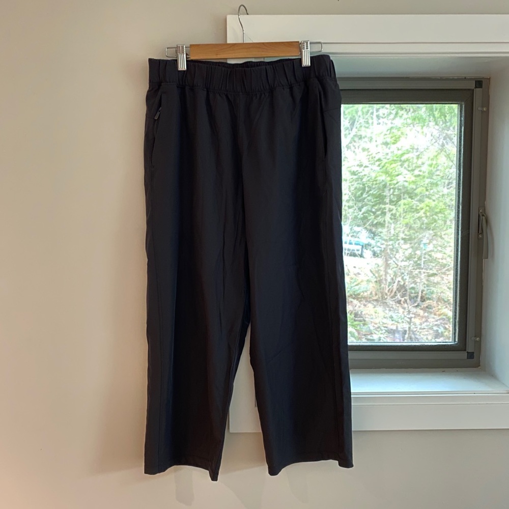 Cropped Lululemon pants
